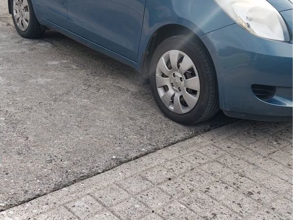 Toyota Yaris Hatchback, Petrol, 2009, Blue