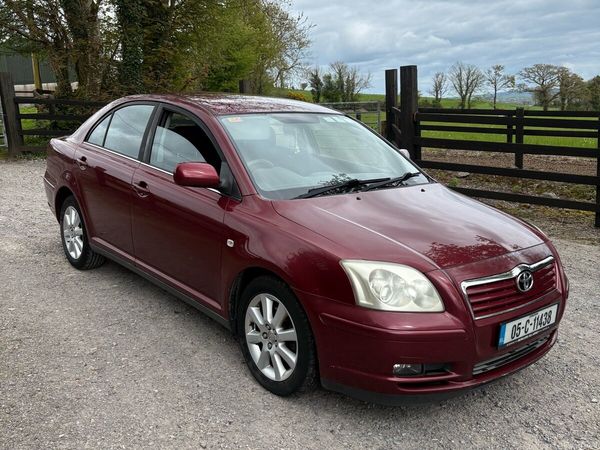 Toyota Avensis Saloon, Petrol, 2005, Red