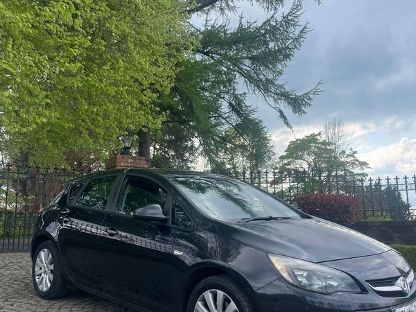 Vauxhall Astra Hatchback, Diesel, 2013, Black