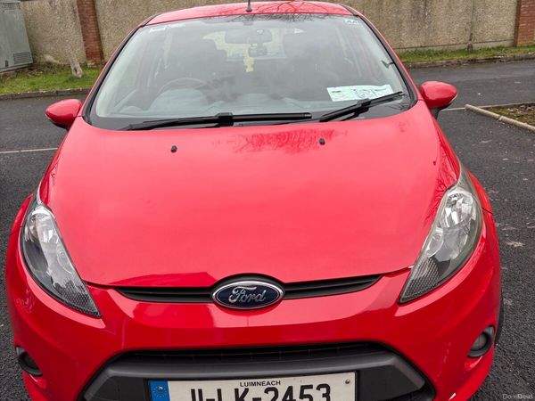 Ford Fiesta Hatchback, Petrol, 2011, Red