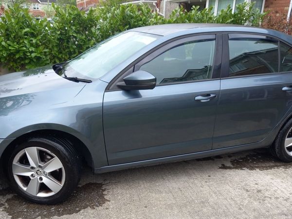 Skoda Octavia Saloon, Diesel, 2014, Grey