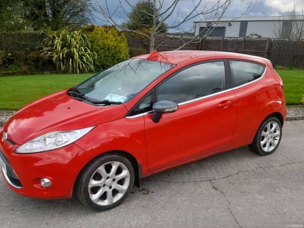 Ford Fiesta Hatchback, Petrol, 2009, Red