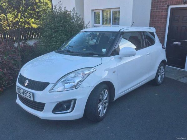 Suzuki Swift Hatchback, Petrol, 2015, White