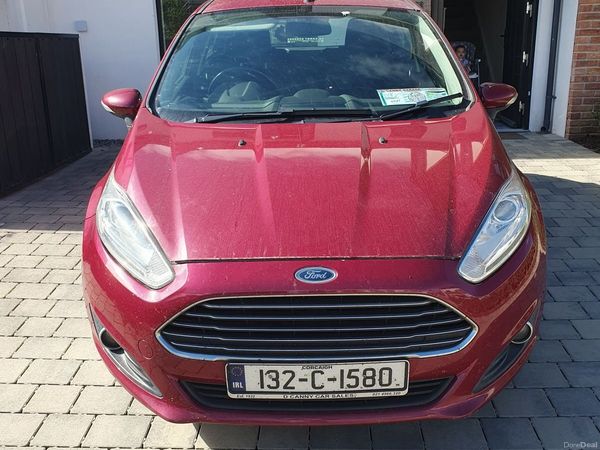 Ford Fiesta Hatchback, Petrol, 2013, Red
