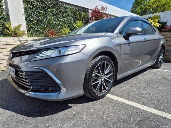 Toyota Camry Saloon, Petrol Hybrid, 2023, Grey