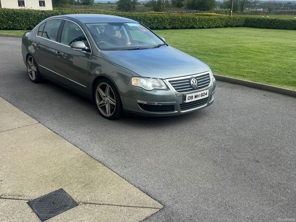 Volkswagen Passat Saloon, Diesel, 2009, Green