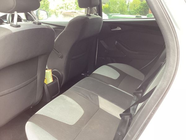 Ford Focus Hatchback, Petrol, 2012, White