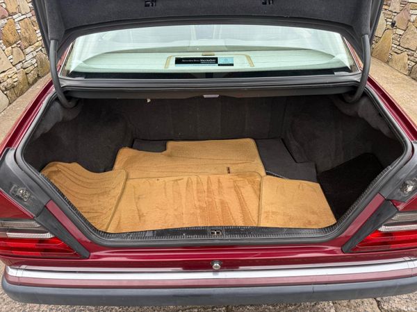 Mercedes-Benz 250 Saloon, Diesel, 1990, Red