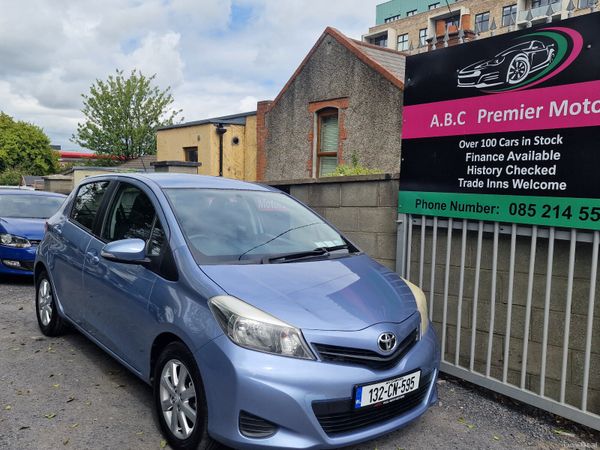 Toyota Yaris Hatchback, Petrol, 2013, Blue