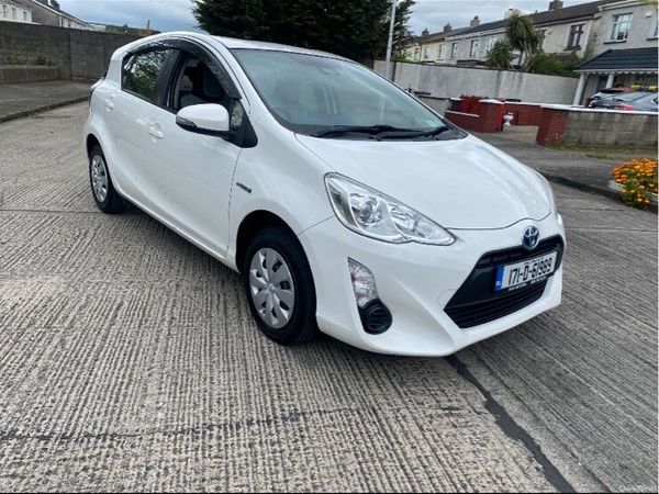 Toyota Aqua Hatchback, Petrol Hybrid, 2017, White