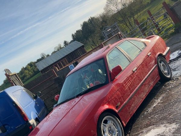 BMW 5-Series Saloon, Petrol, 1992, Red