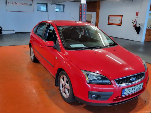 Ford Focus Hatchback, Petrol, 2007, Red