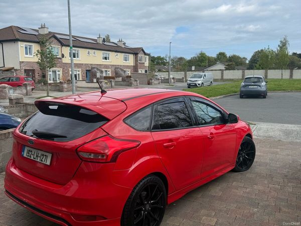 Ford Focus Hatchback, Diesel, 2015, Red