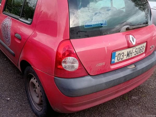 Renault Clio Hatchback, Petrol, 2003, Red