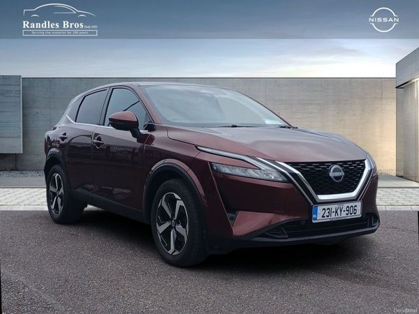 Nissan Qashqai MPV, Petrol, 2023, Red