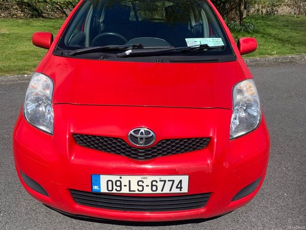 Toyota Yaris Hatchback, Petrol, 2009, Red