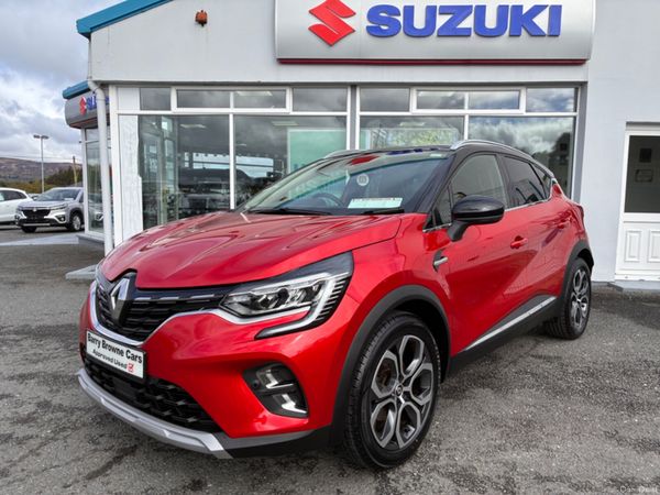 Renault Captur Hatchback, Petrol Hybrid, 2023, Red