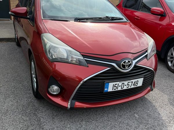 Toyota Yaris Hatchback, Petrol, 2015, Red