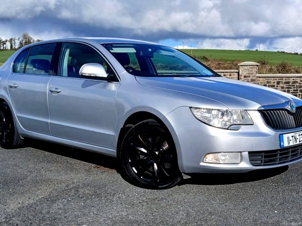 Skoda Superb Hatchback, Diesel, 2011, Silver