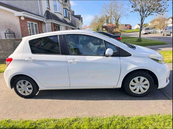 Toyota Vitz Hatchback, Petrol, 2012, White