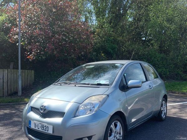 Toyota Yaris Hatchback, Petrol, 2011, Silver