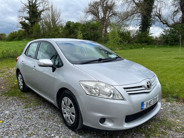 Toyota Auris Hatchback, Diesel, 2011, Silver