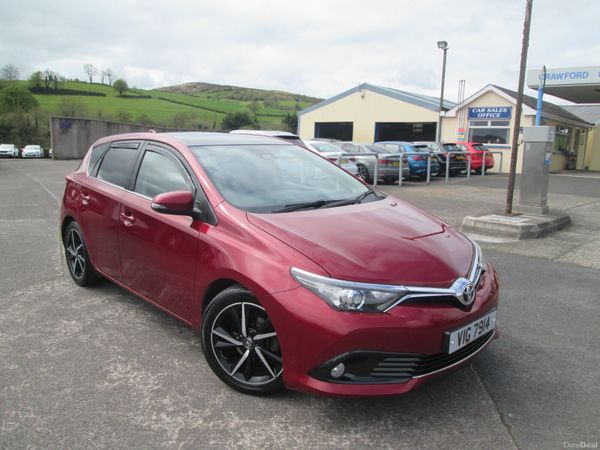 Toyota Auris Hatchback, Diesel, 2018, Red