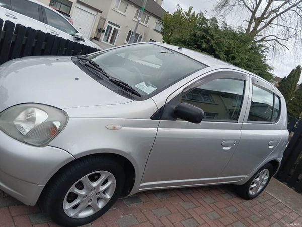 Toyota Yaris Hatchback, Petrol, 2002, Silver