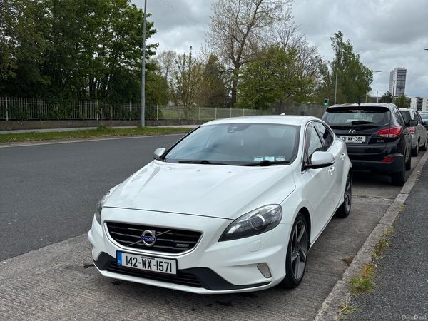 Volvo V40 Hatchback, Diesel, 2014, White