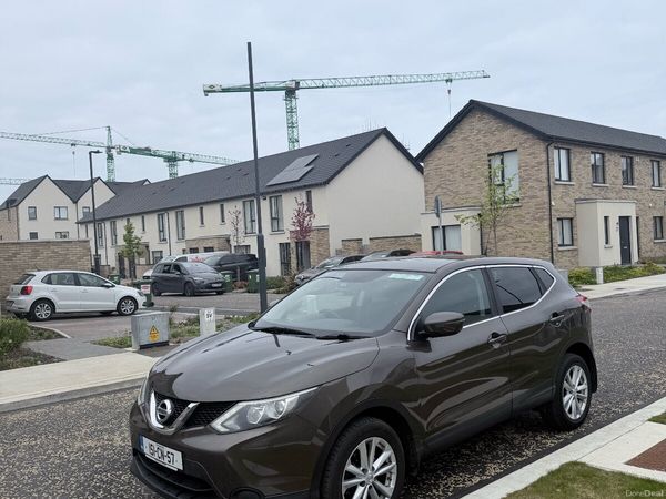 Nissan Qashqai Hatchback, Diesel, 2015, Brown