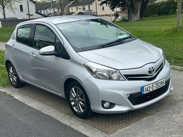 Toyota Yaris Hatchback, Petrol, 2014, Silver