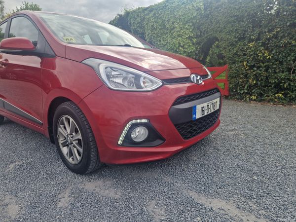 Hyundai i10 Hatchback, Petrol, 2016, Red