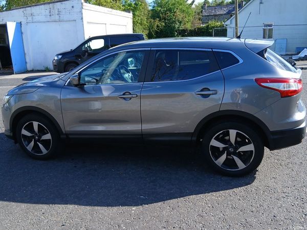 Nissan Qashqai Hatchback, Diesel, 2015, Grey