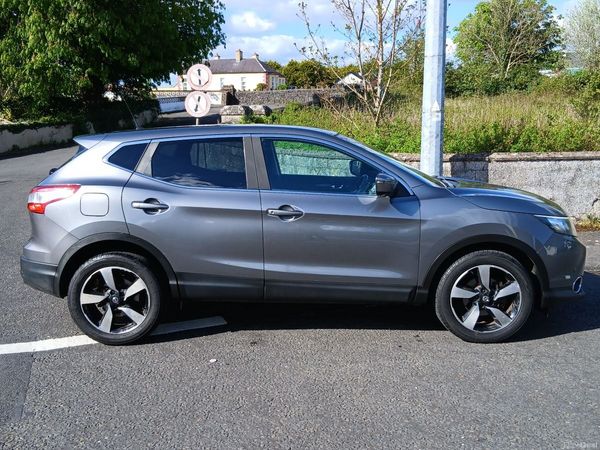 Nissan Qashqai Hatchback, Diesel, 2015, Grey