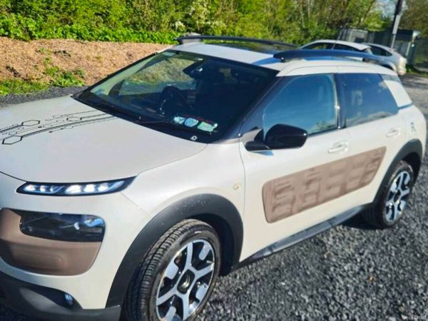 Citroen C4 Cactus Hatchback, Petrol, 2018, White
