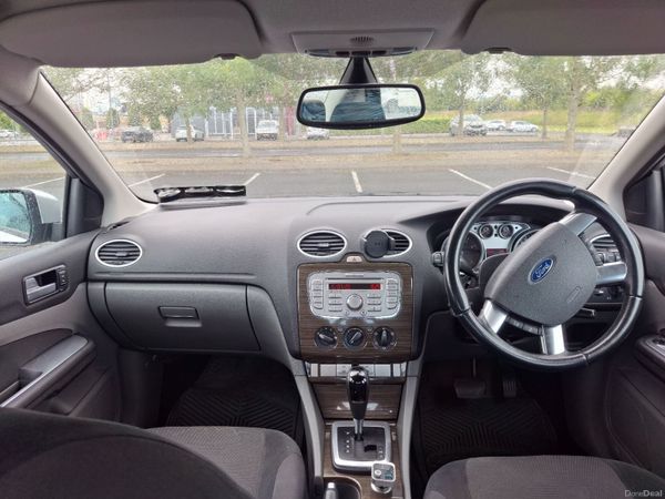 Ford Focus Saloon, Petrol, 2008, Silver