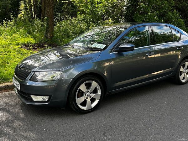 Skoda Octavia Saloon, Diesel, 2017, Grey