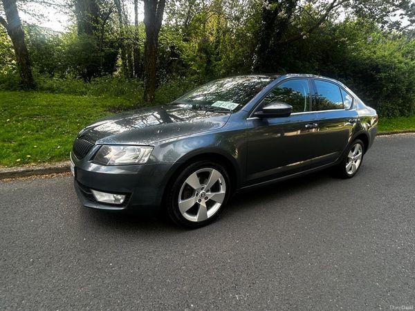 Skoda Octavia Saloon, Diesel, 2017, Grey
