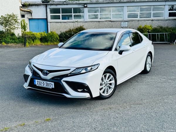 Toyota Camry Hatchback, Petrol Hybrid, 2023, White