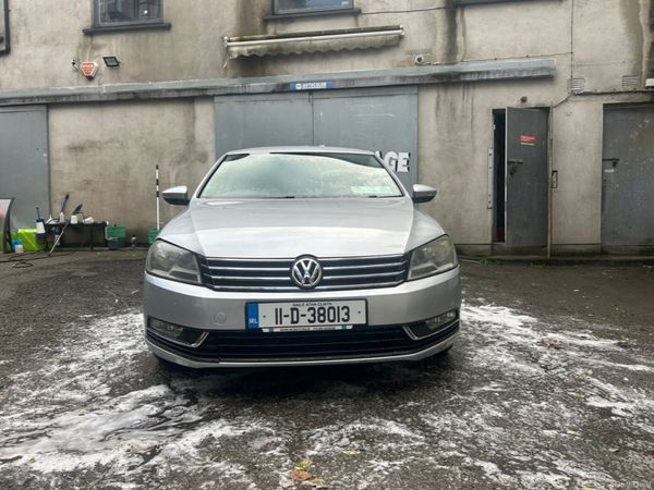 Volkswagen Passat Saloon, Petrol, 2011, Silver