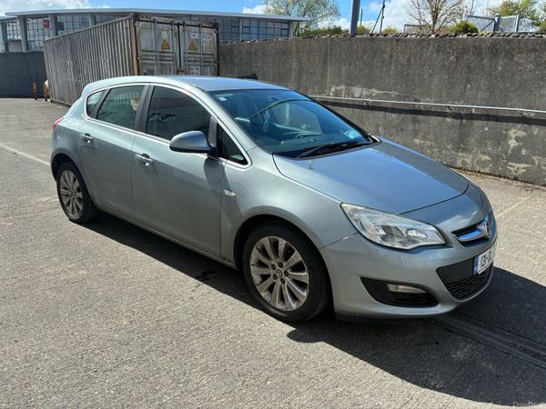 Vauxhall Astra Hatchback, Diesel, 2013, Silver