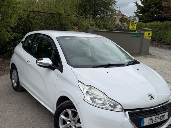 Peugeot 208 Hatchback, Diesel, 2013, White