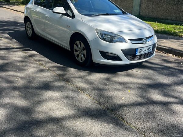 Vauxhall Astra Hatchback, Petrol, 2015, White
