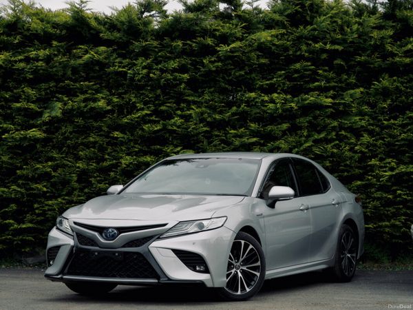 Toyota Camry Saloon, Petrol Hybrid, 2019, Silver