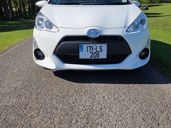 Toyota Aqua Hatchback, Petrol Hybrid, 2017, White