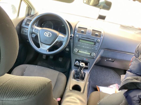 Toyota Avensis Saloon, Diesel, 2011, Silver