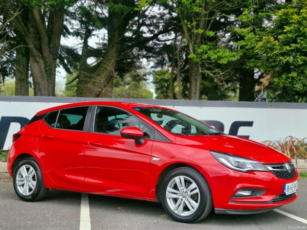 Vauxhall Astra Hatchback, Diesel, 2018, Red