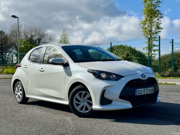 Toyota Yaris Hatchback, Petrol Hybrid, 2020, White