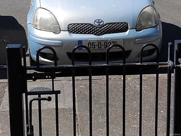 Toyota Yaris Hatchback, Petrol, 2005, Blue