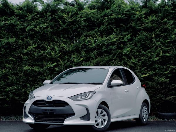 Toyota Yaris Hatchback, Petrol Hybrid, 2023, White